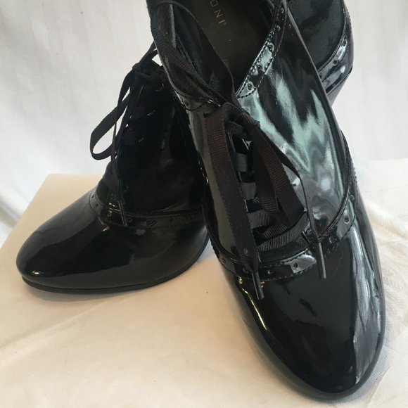 Elegant Black Women's Heels - Picture 2 of 13